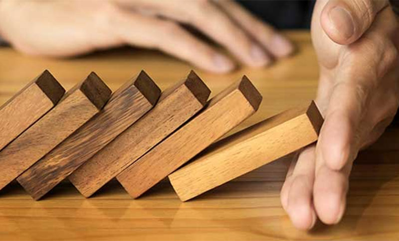 Domino catch