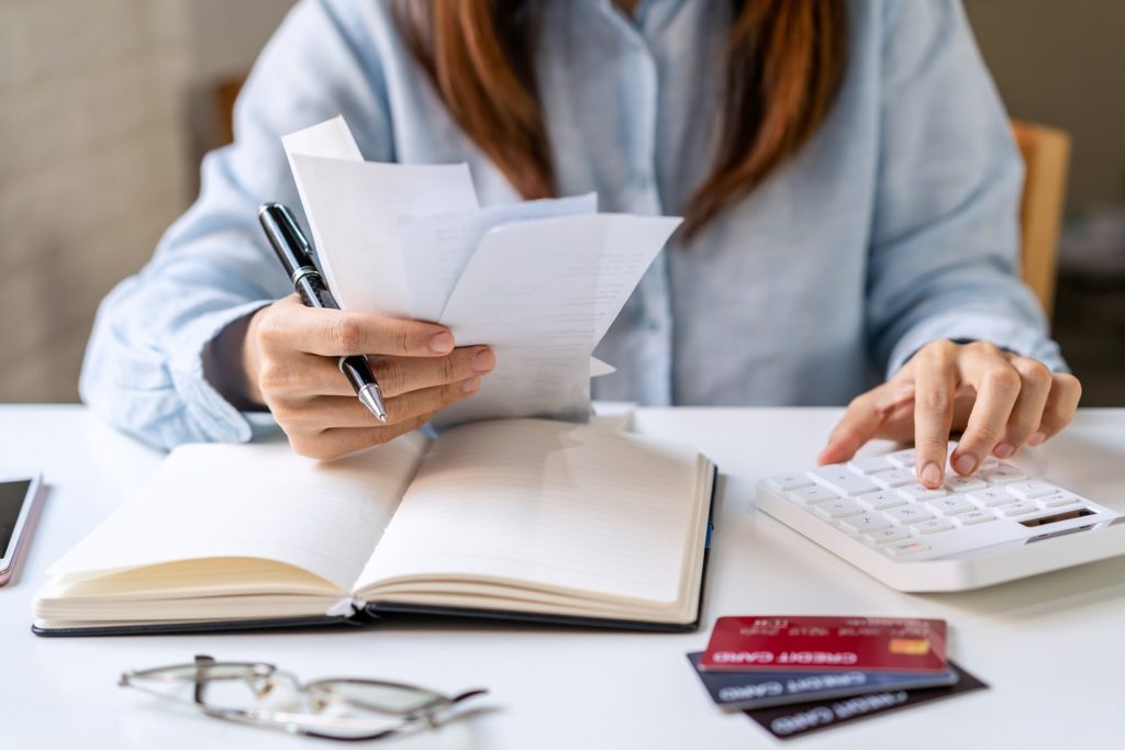 woman calculating monthly home expenses