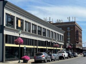 Photo of La Vogue Building in downtown Hoquiam WA